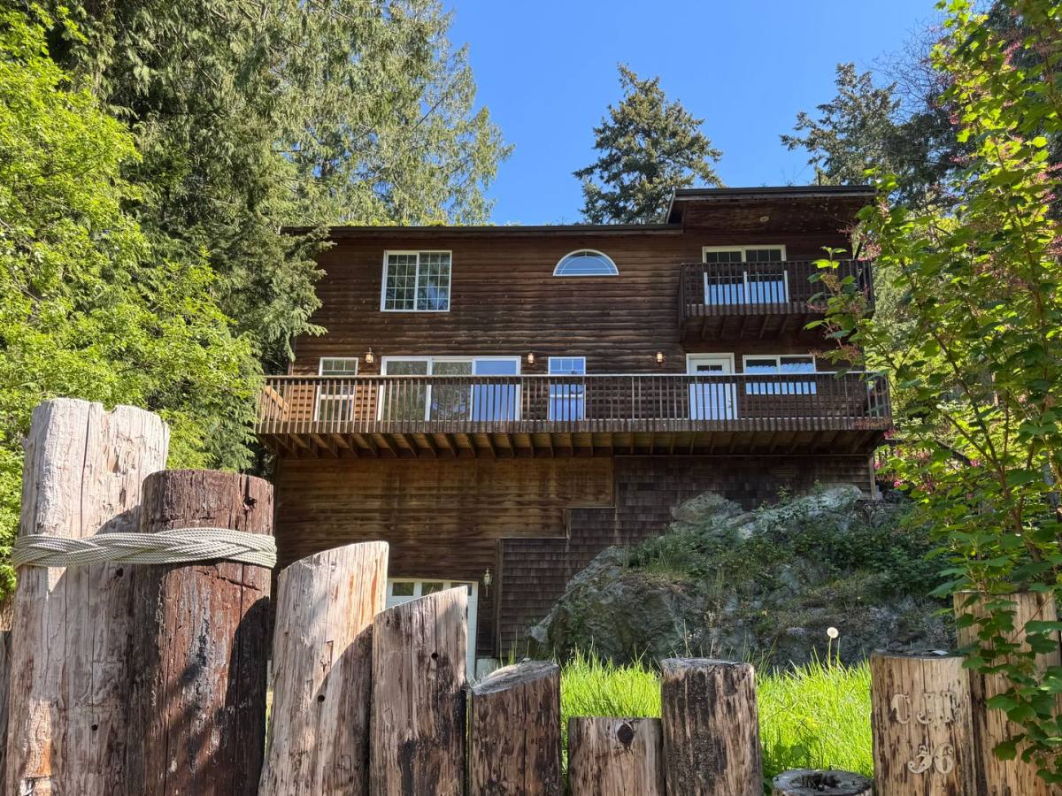 House for rent at 7604 Holiday Blvd, Anacortes, WA 98221