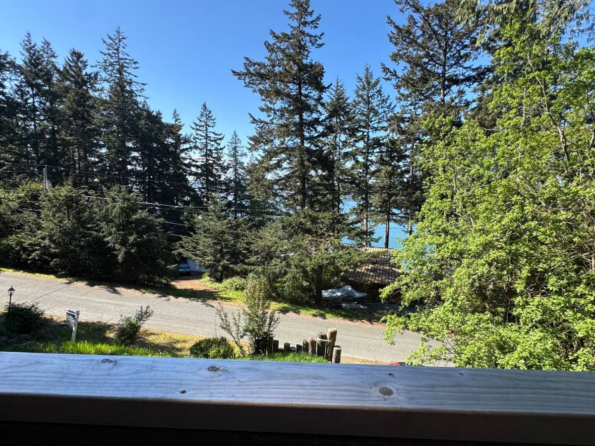 House for rent at 7604 Holiday Blvd, Anacortes, WA 98221