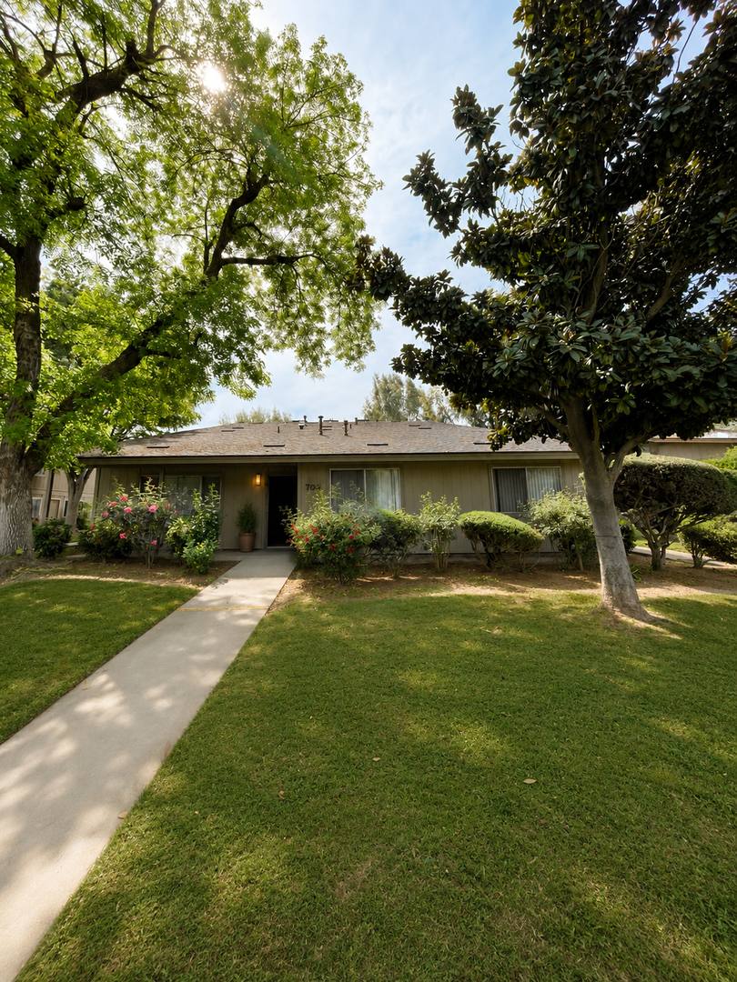 Apartment for rent at 704 Sherwood Way, Madera, CA 93638