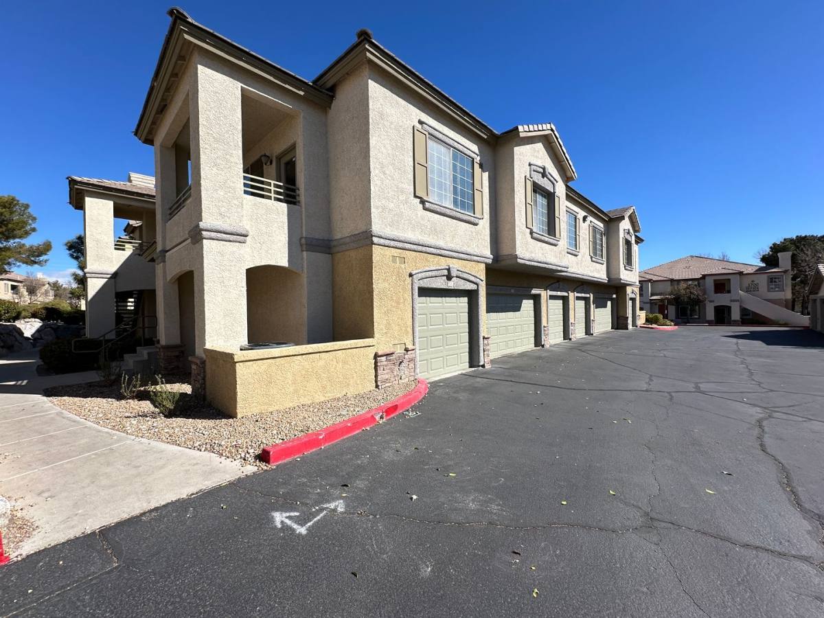 Condo for rent at 1621 Queen Victoria St, Las Vegas, NV 89144