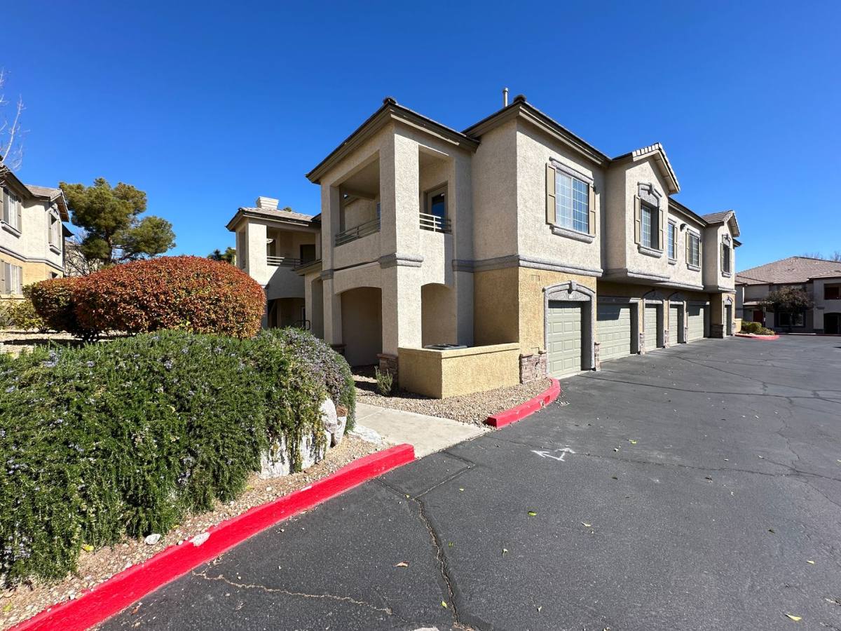 Condo for rent at 1621 Queen Victoria St, Las Vegas, NV 89144