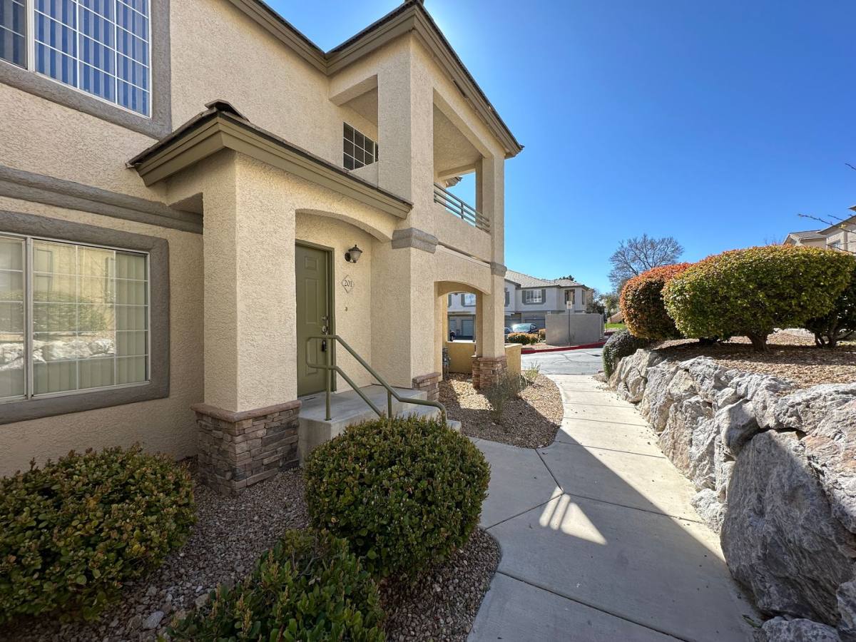 Condo for rent at 1621 Queen Victoria St, Las Vegas, NV 89144
