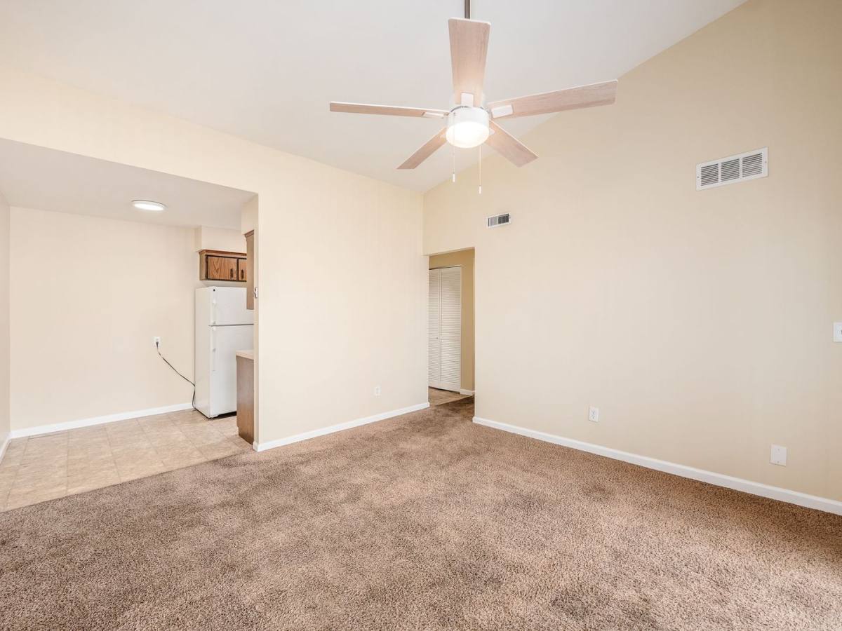 Apartment for rent at 4632 Hilton Ave, Columbus, OH 43228