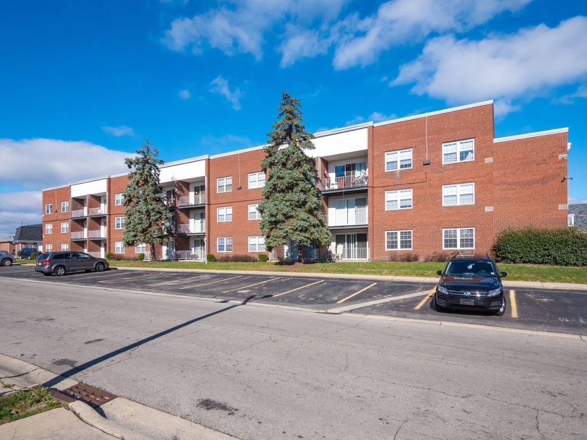 Apartment for rent at 4632 Hilton Ave, Columbus, OH 43228