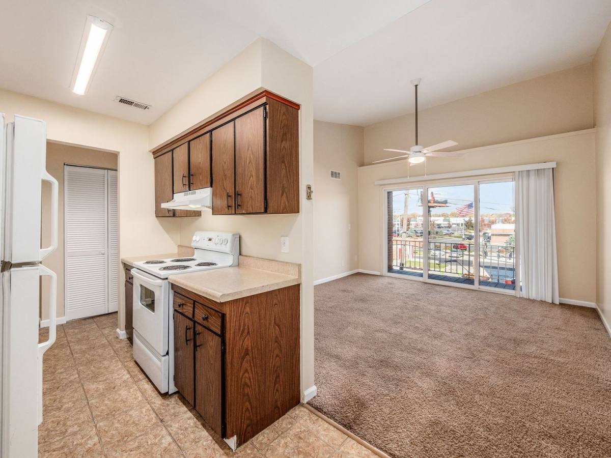 Apartment for rent at 4632 Hilton Ave, Columbus, OH 43228