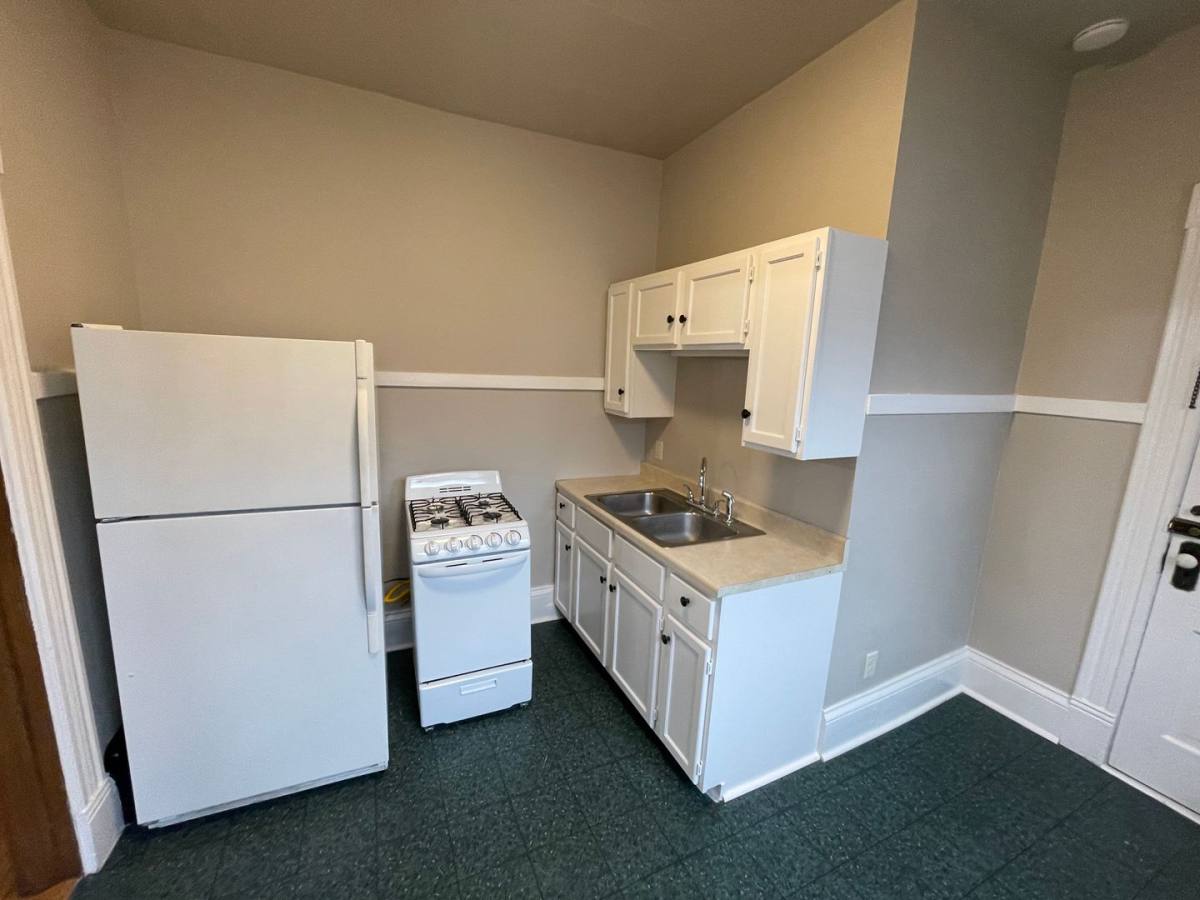 Apartment for rent at 1006 1008 S Dakota Ave, Sioux Falls, SD 57105