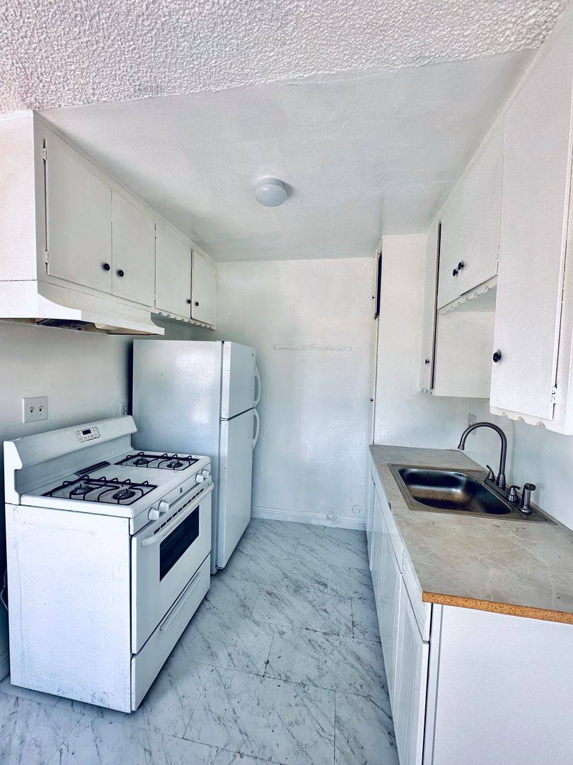 Apartment for rent at 622 W 92nd St, Los Angeles, CA 90044