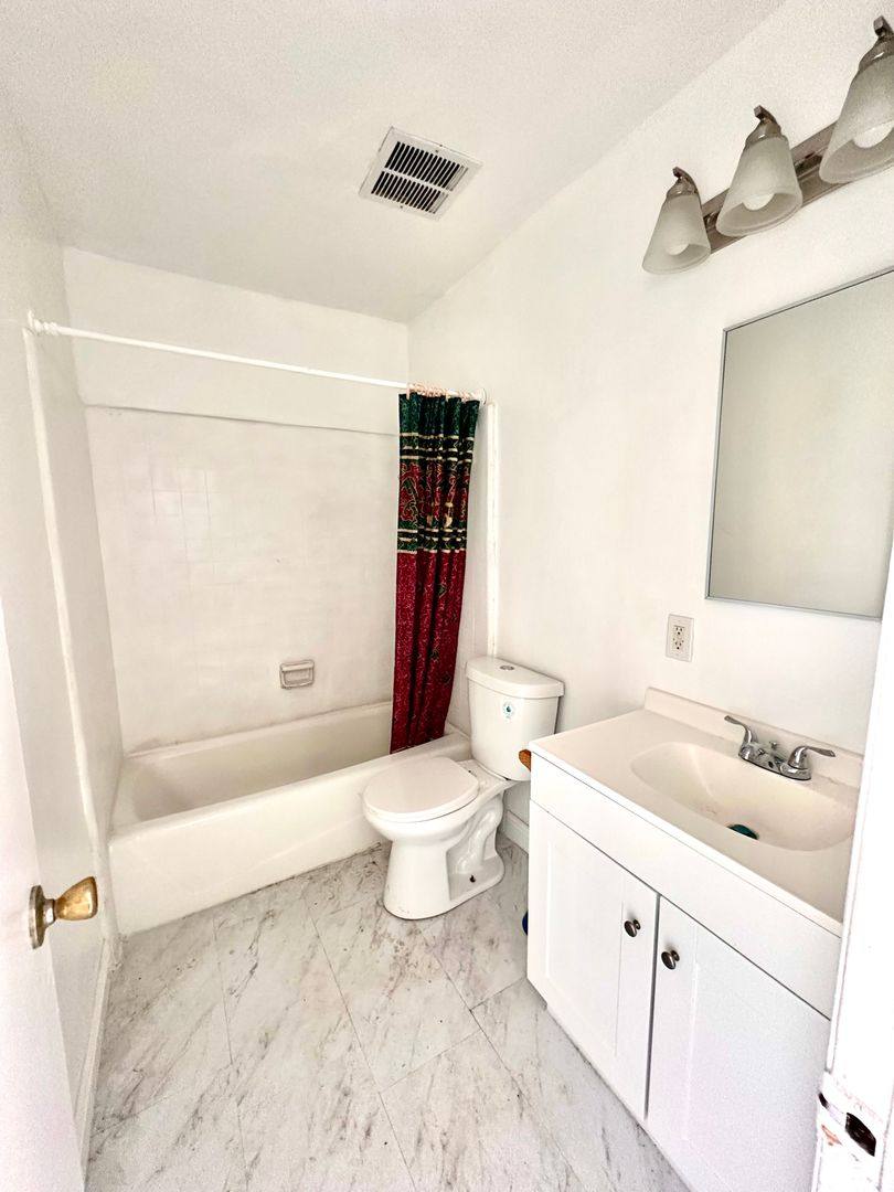 Apartment for rent at 622 W 92nd St, Los Angeles, CA 90044