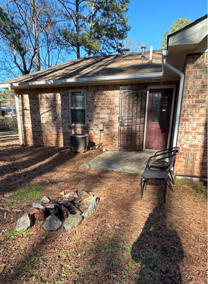 Apartment for rent at 106 Oak Park Court, Athens, GA 30605
