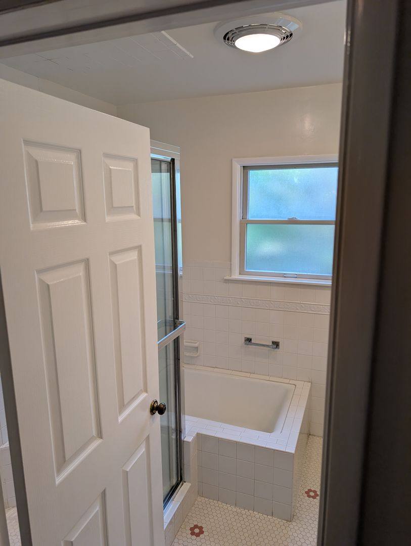 Apartment for rent at 1043 Pacific St, Santa Monica, CA 90405