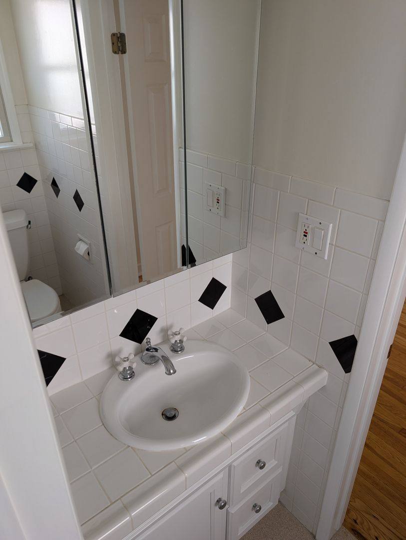 Apartment for rent at 1043 Pacific St, Santa Monica, CA 90405
