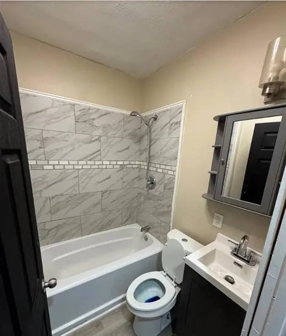 House for rent at 14910 Kingsford Ave, Cleveland, OH 44128