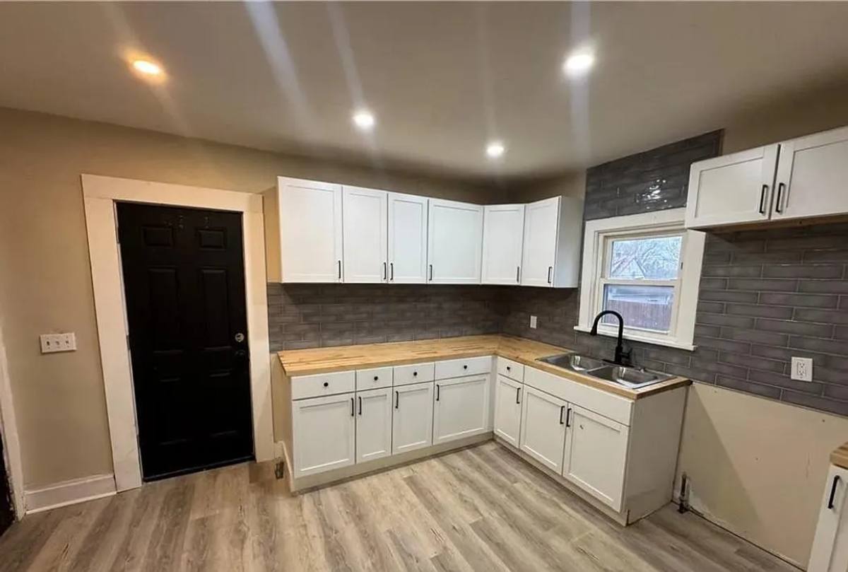House for rent at 14910 Kingsford Ave, Cleveland, OH 44128