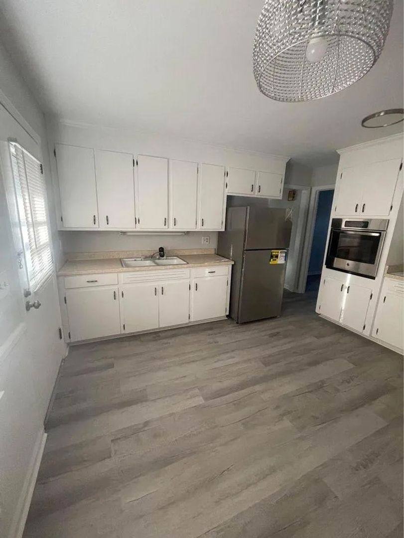 Apartment for rent at 304 S Marble St, West Columbia, SC 29169