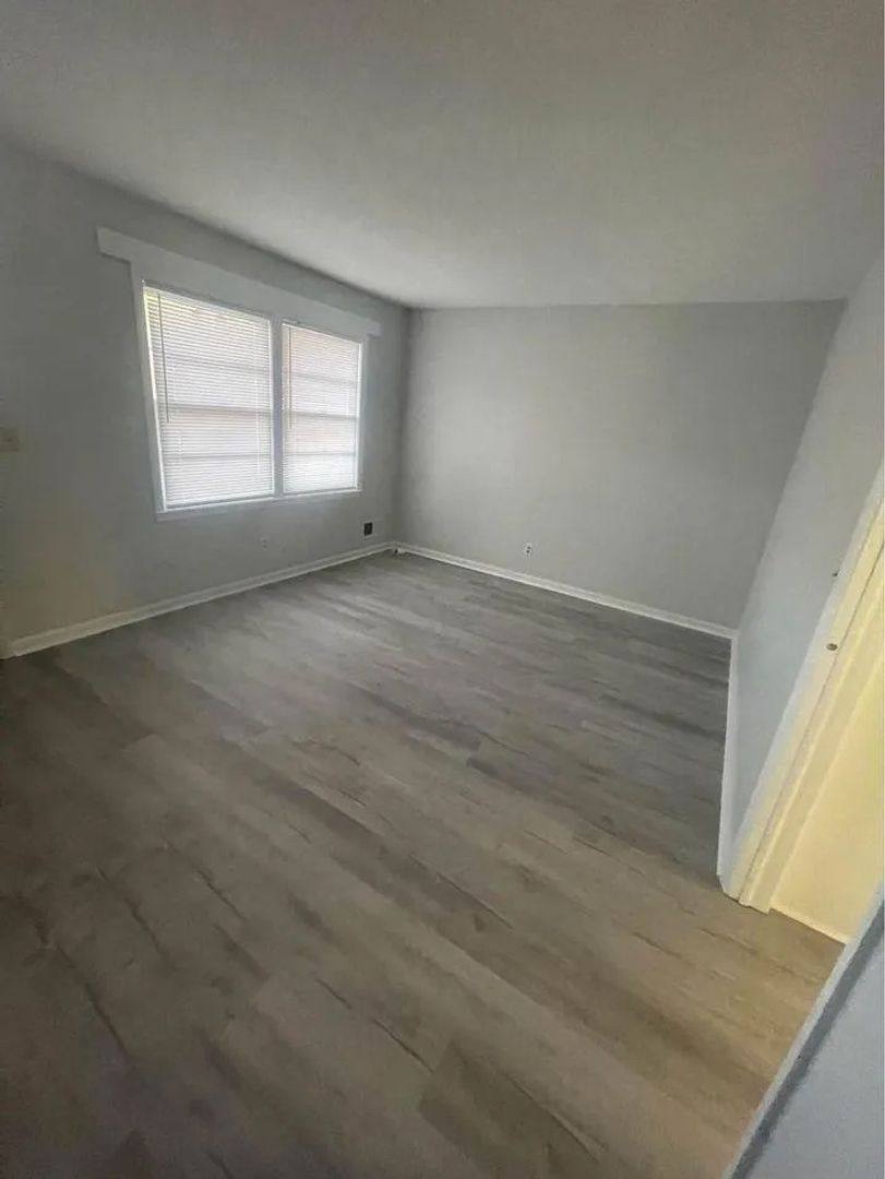 Apartment for rent at 304 S Marble St, West Columbia, SC 29169