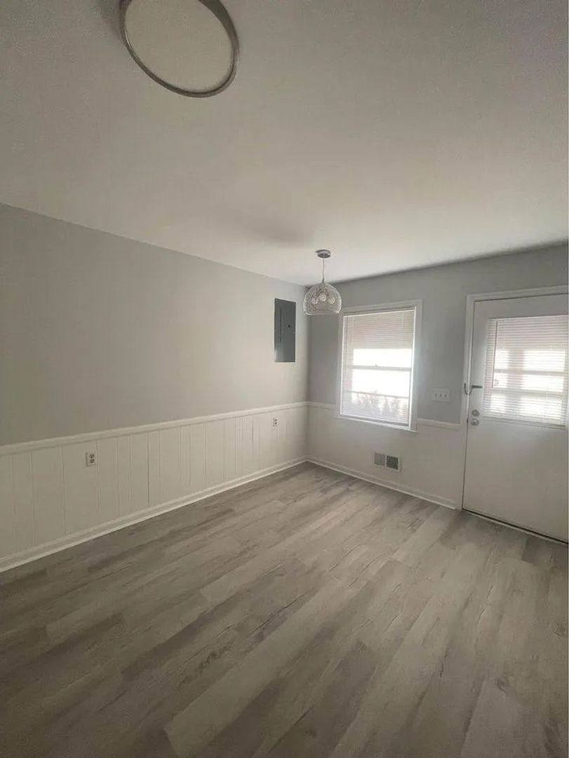 Apartment for rent at 304 S Marble St, West Columbia, SC 29169