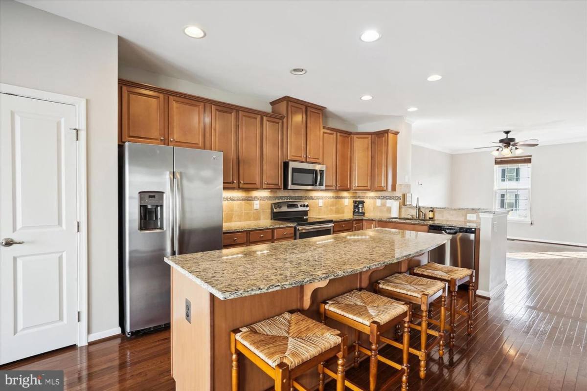 Townhouse for rent at 7106 Santa Cruz Place, Gainesville, VA 20155