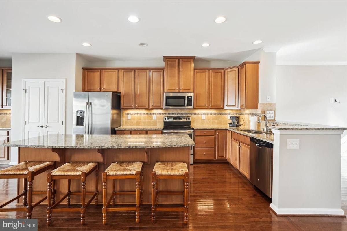 Townhouse for rent at 7106 Santa Cruz Place, Gainesville, VA 20155