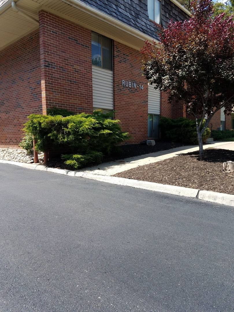 Apartment for rent at 620 So 38th St, Omaha, NE 68105