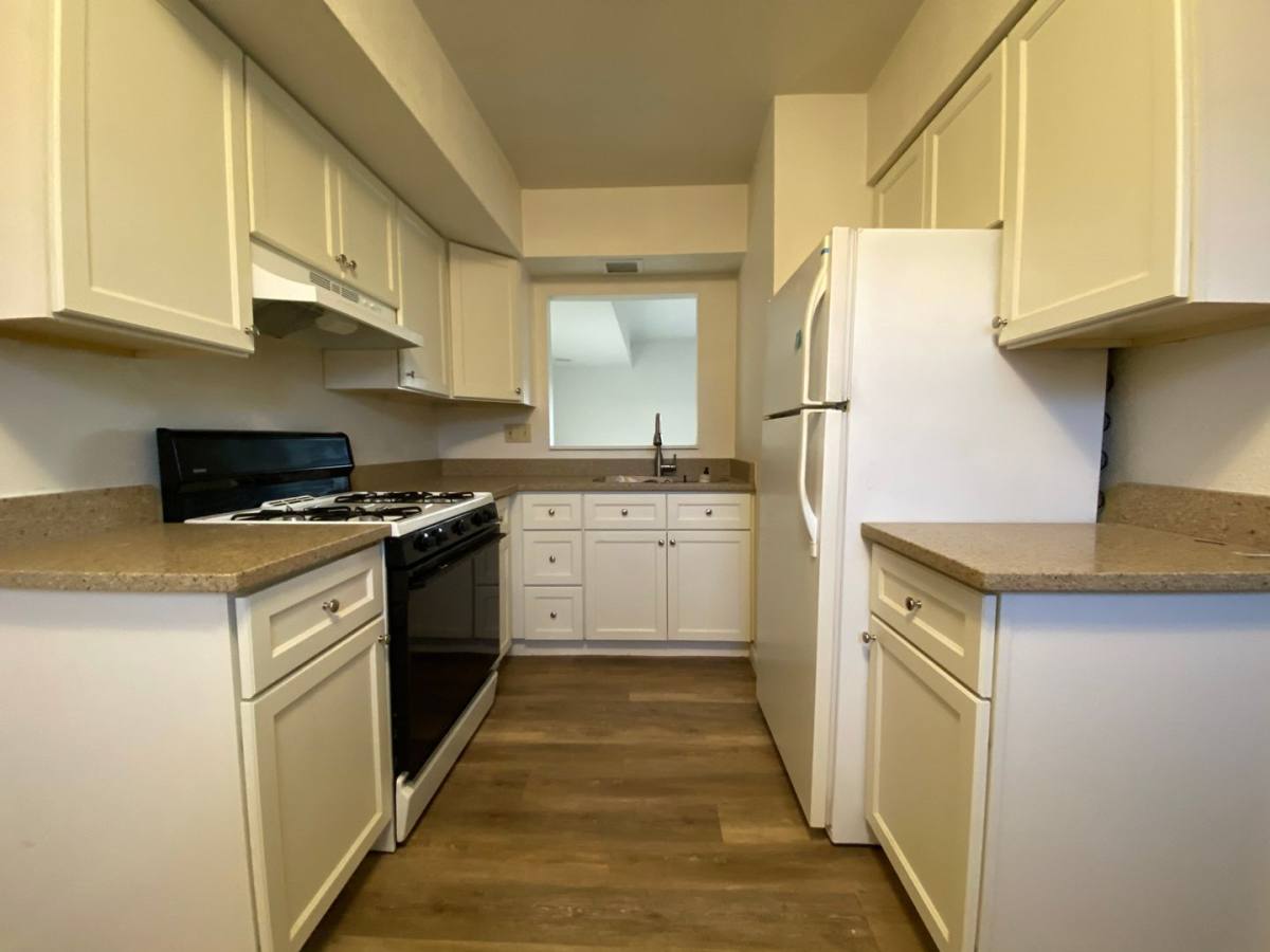 Townhouse for rent at 703 Hemlock Square, Zelienople, PA 16063