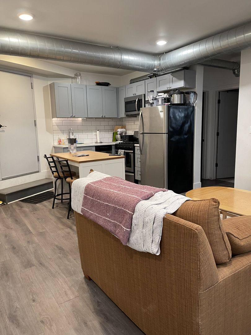 Apartment for rent at 5827 N Ridge Ave, Chicago, IL 60660