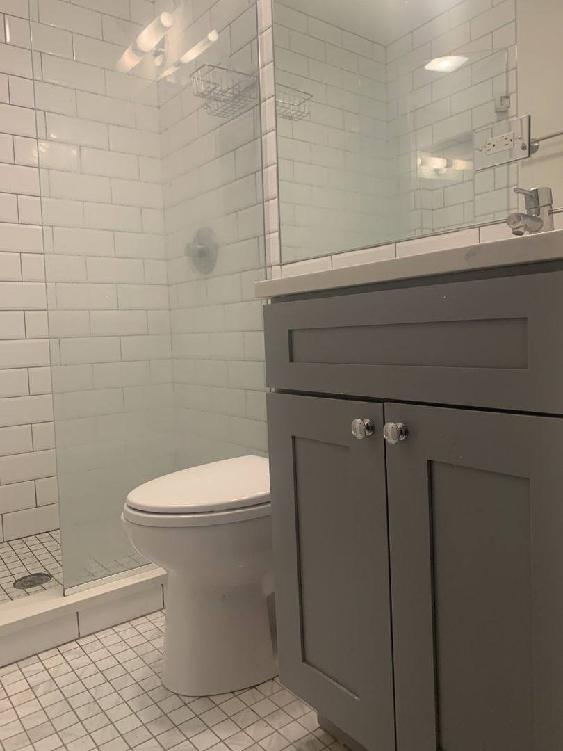 Apartment for rent at 5827 N Ridge Ave, Chicago, IL 60660