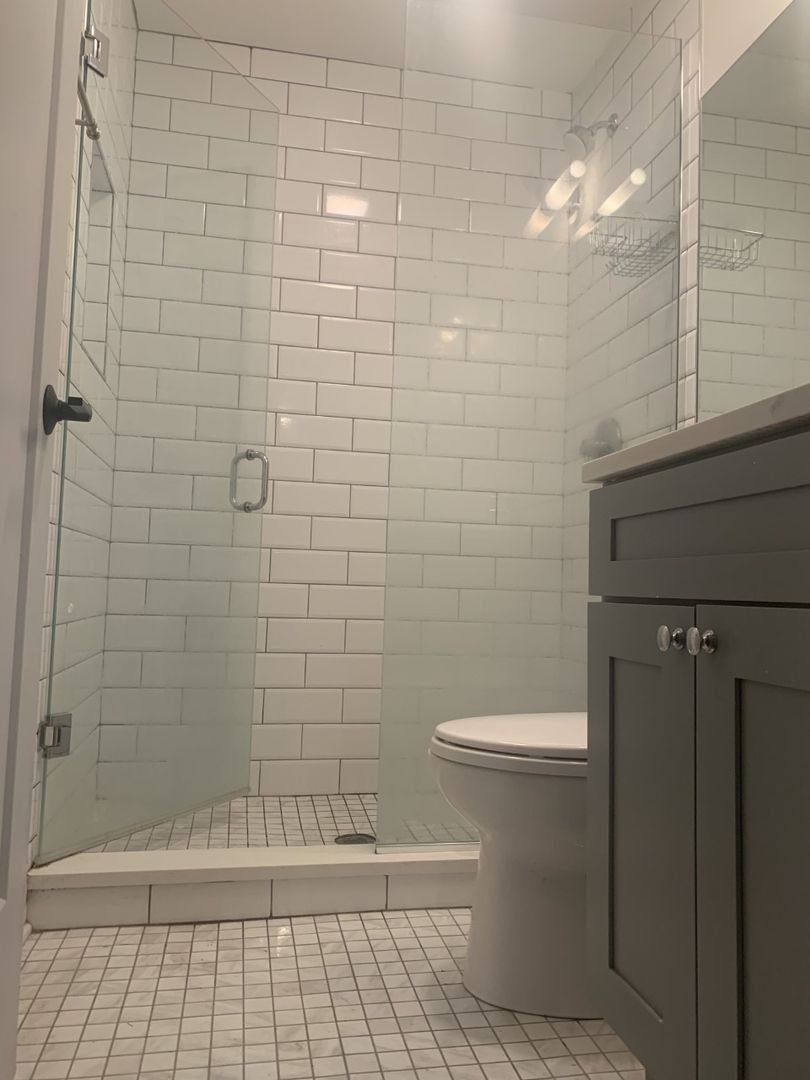 Apartment for rent at 5827 N Ridge Ave, Chicago, IL 60660