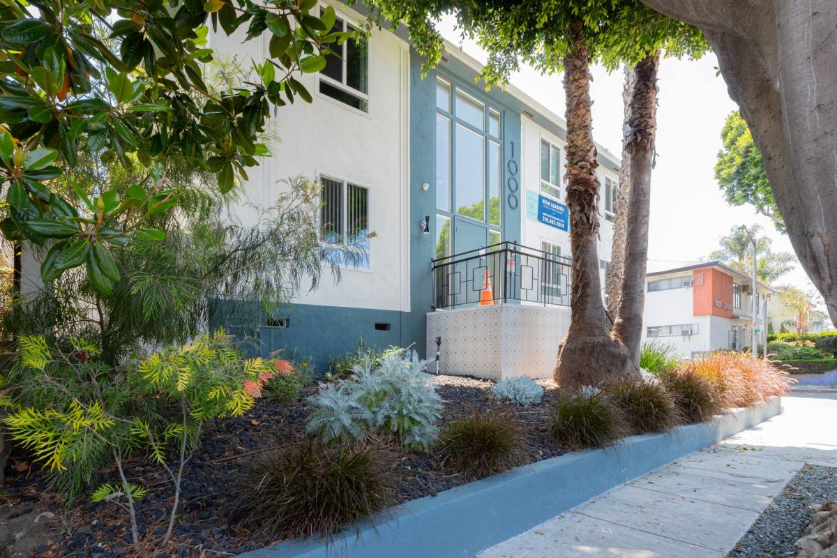 Apartment for rent at 1000 N Curson Ave, Los Angeles, CA 90046