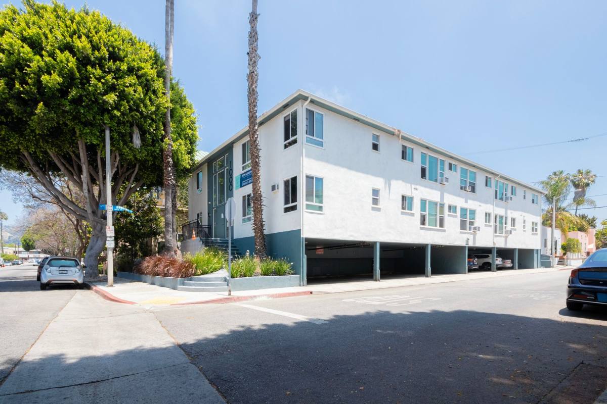 Apartment for rent at 1000 N Curson Ave, Los Angeles, CA 90046