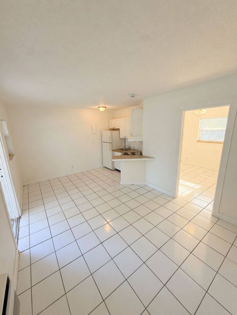 Apartment for rent at 262 SW 23rd St, Fort Lauderdale, FL 33315