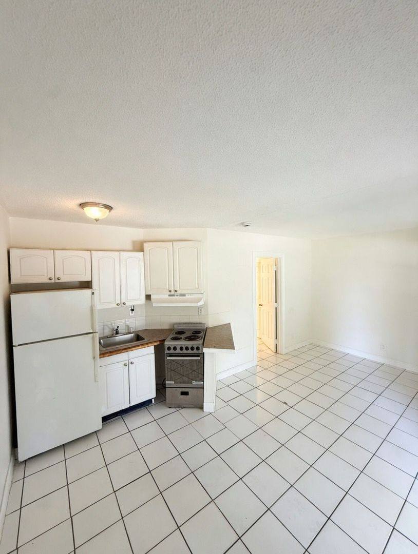 Apartment for rent at 262 SW 23rd St, Fort Lauderdale, FL 33315