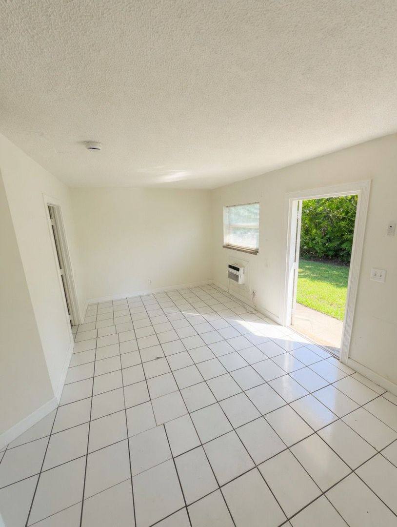 Apartment for rent at 262 SW 23rd St, Fort Lauderdale, FL 33315