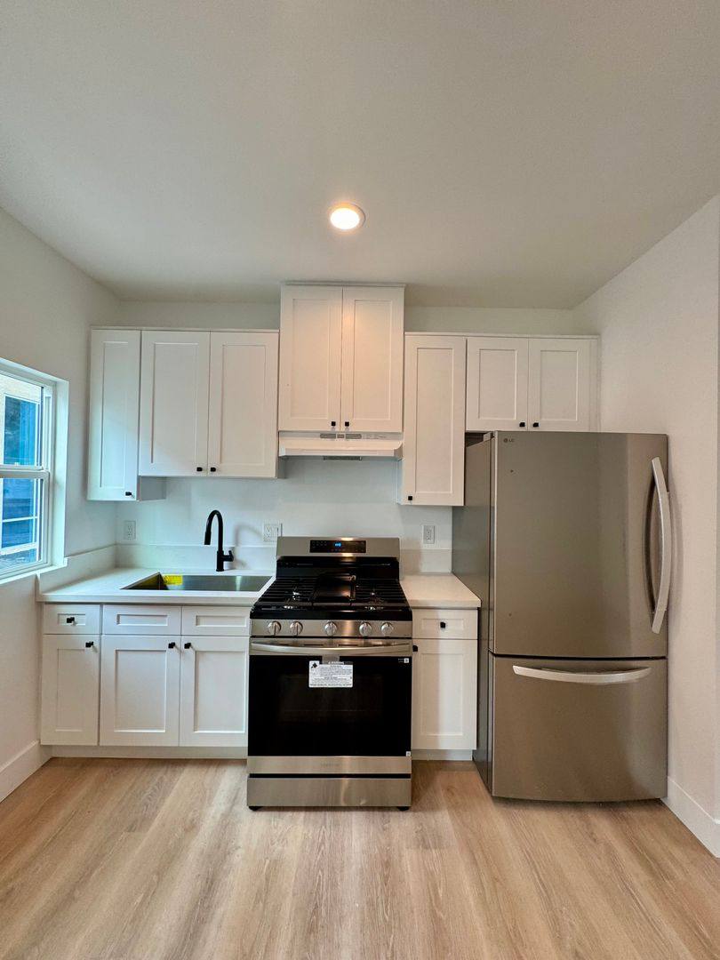 Apartment for rent at 5250 Los Altos Plaza, Long Beach, CA 90815