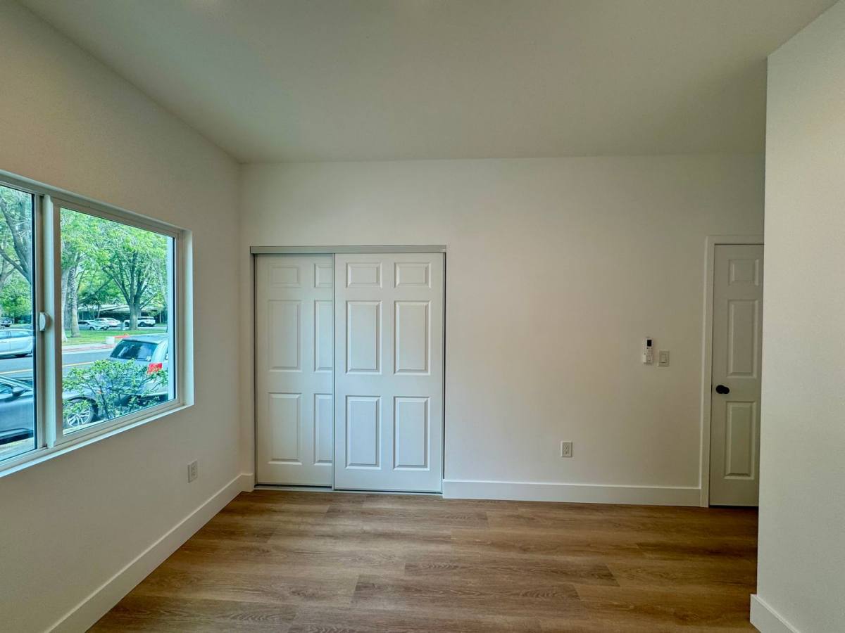Apartment for rent at 5250 Los Altos Plaza, Long Beach, CA 90815