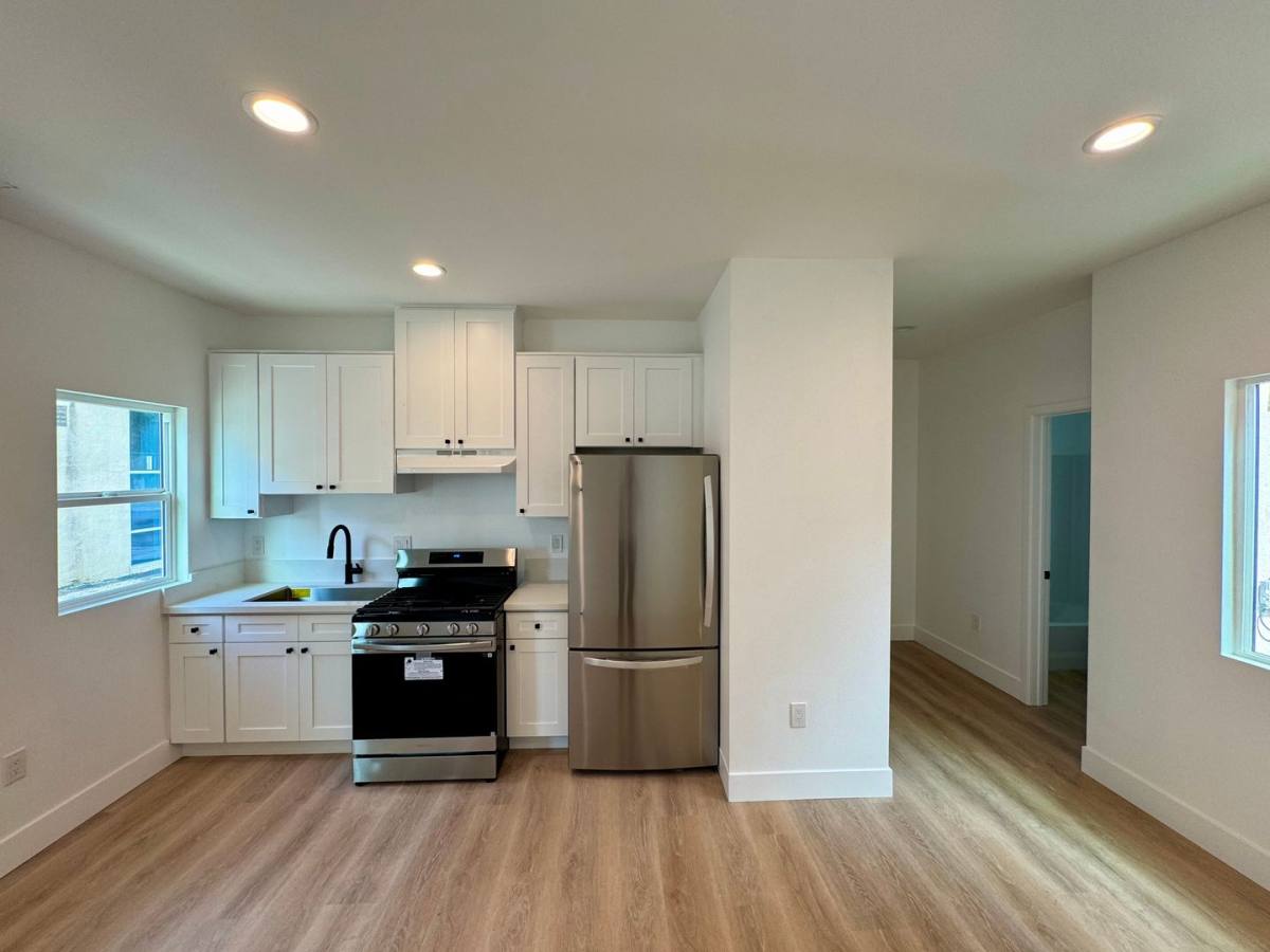 Apartment for rent at 5250 Los Altos Plaza, Long Beach, CA 90815