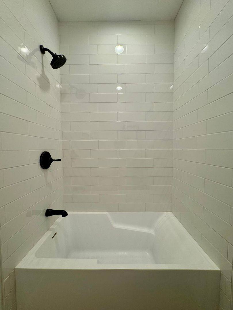 Apartment for rent at 5250 Los Altos Plaza, Long Beach, CA 90815