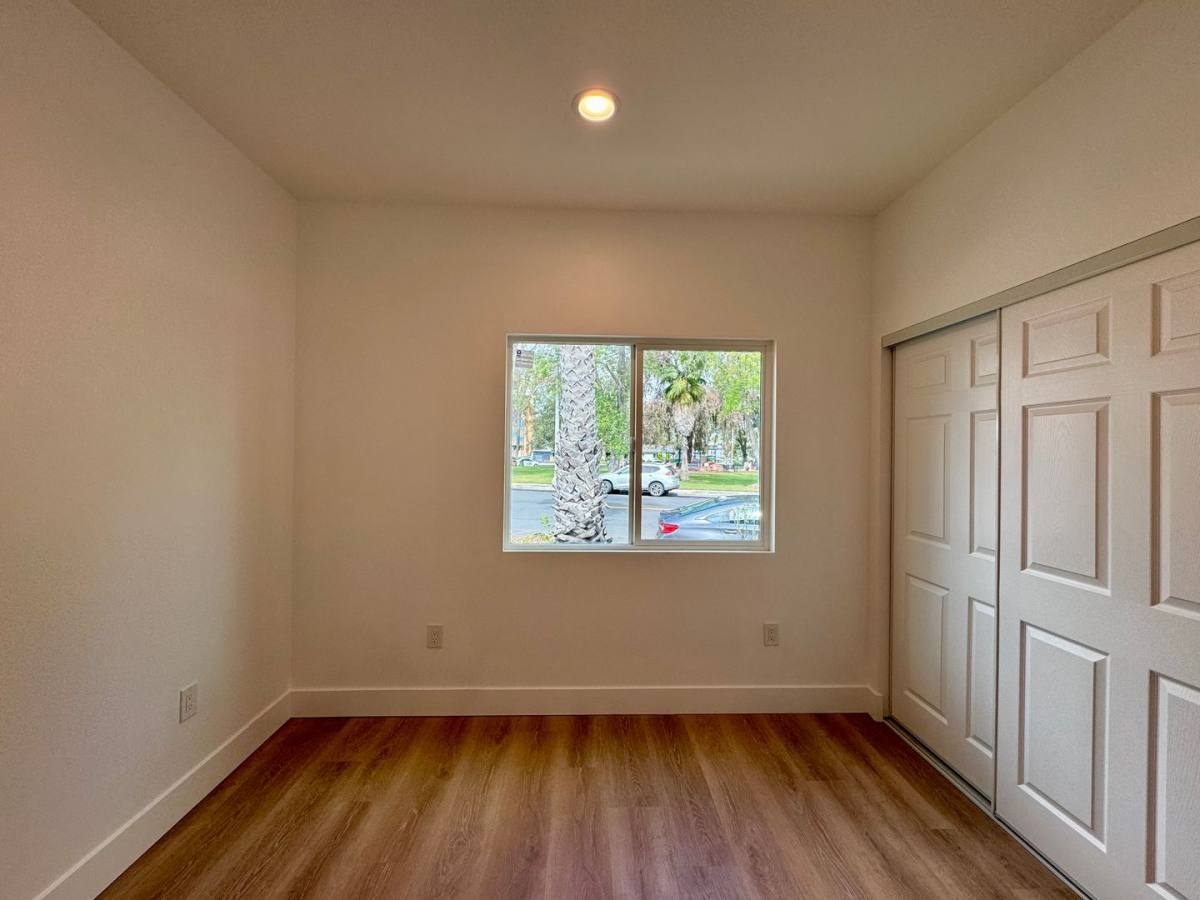 Apartment for rent at 5250 Los Altos Plaza, Long Beach, CA 90815