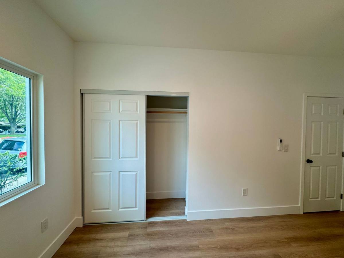 Apartment for rent at 5250 Los Altos Plaza, Long Beach, CA 90815
