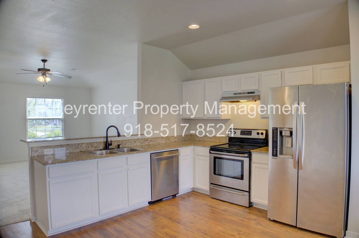 House for rent at 5839 E 148th Place S, Bixby, OK 74008