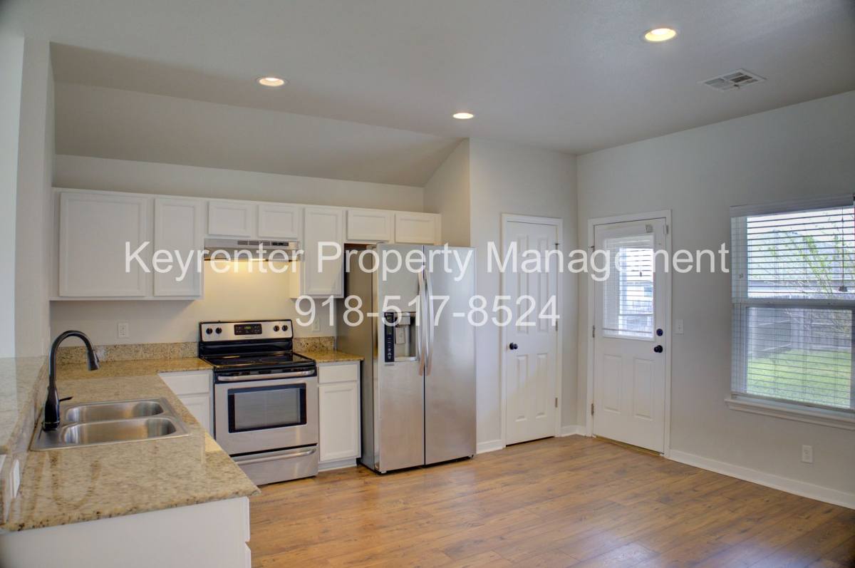 House for rent at 5839 E 148th Place S, Bixby, OK 74008