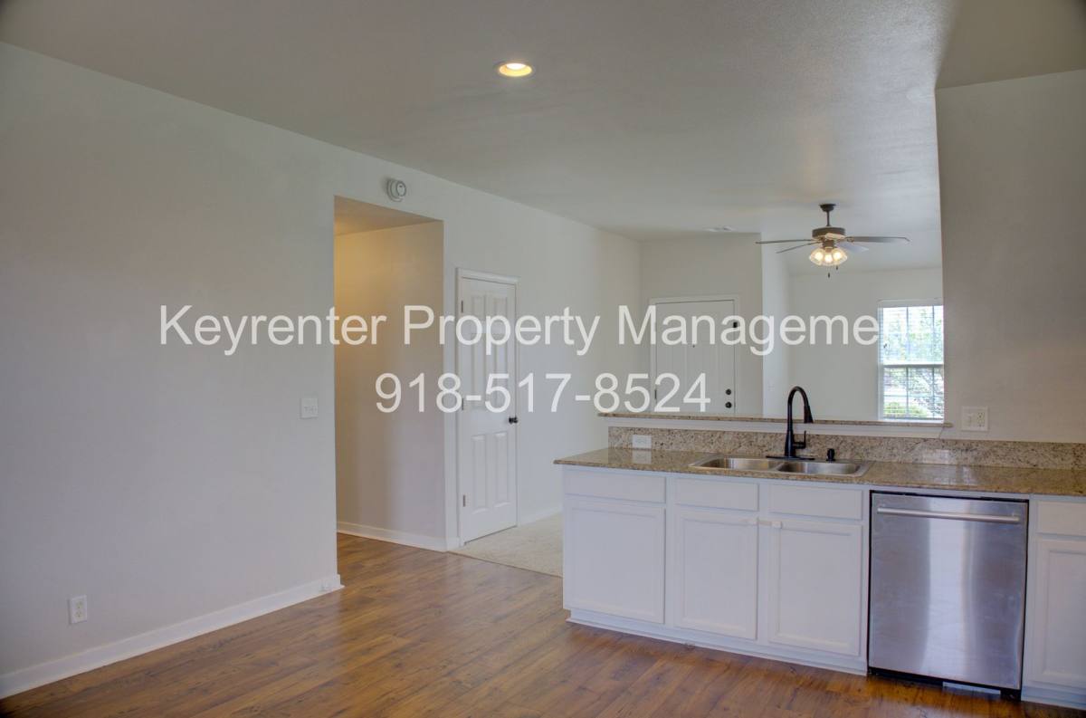 House for rent at 5839 E 148th Place S, Bixby, OK 74008
