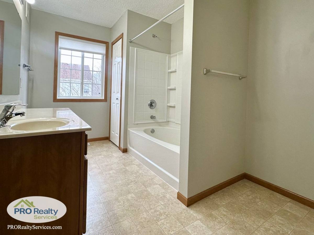 Townhouse for rent at 17127 Polk St NW, Elk River, MN 55330