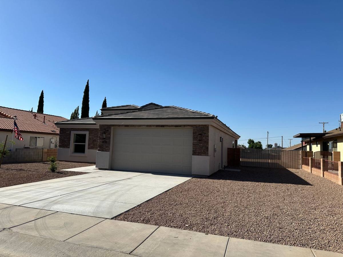 House for rent at 2743 Chambers Ave, Kingman, AZ 86401