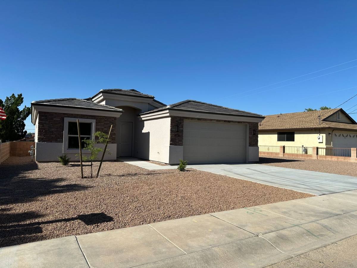 House for rent at 2743 Chambers Ave, Kingman, AZ 86401