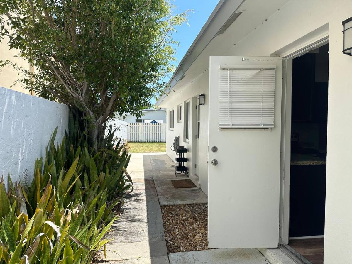 Apartment for rent at 3700-3720 NE 22nd Ave, Pompano Beach, FL 33064
