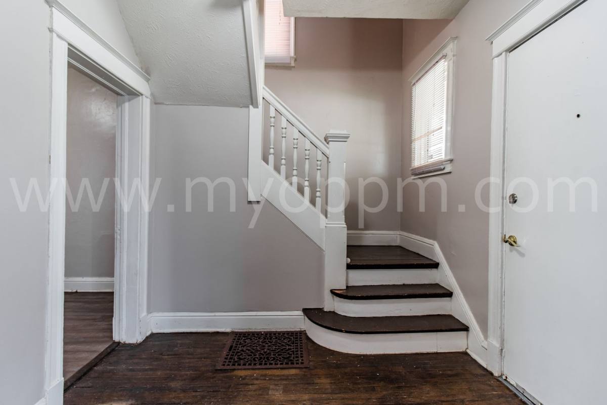 House for rent at 120 N 40th St, Omaha, NE 68131