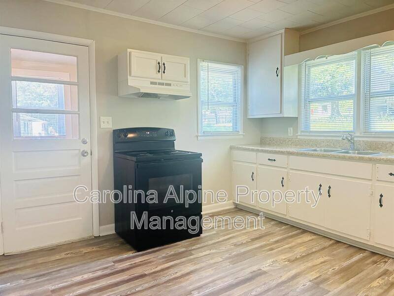 House for rent at 313 E Gibbs St, Dallas, NC 28034