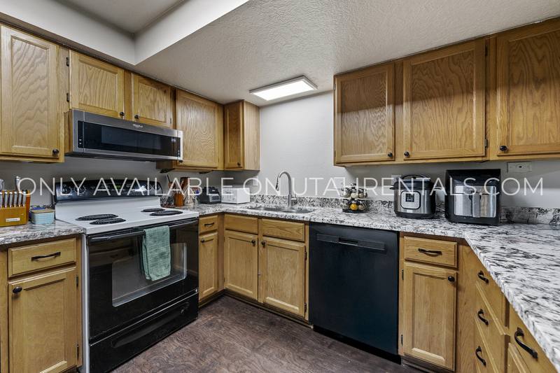Condo for rent at 1660 Willowbrook Dr, Provo, UT 84604