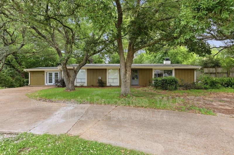 House for rent at 4750 Old Canton Rd, Jackson, MS 39211