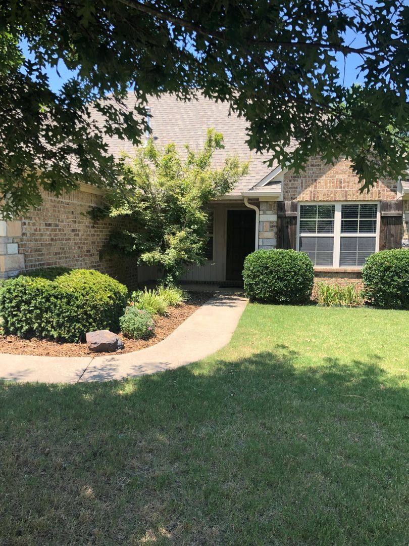 House for rent at 3690 Mountain View Dr, Fayetteville, AR 72701